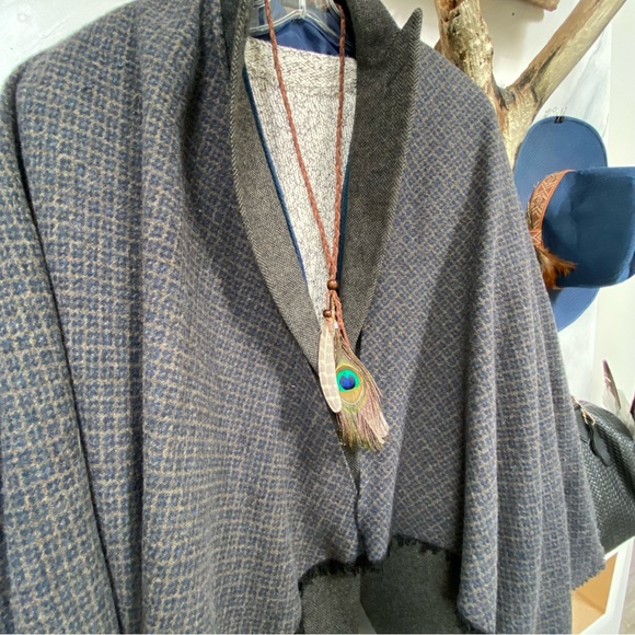 Made in Italy Wool Reversible boho cape/body wrap w western cottage core vibe - Picture 6 of 10